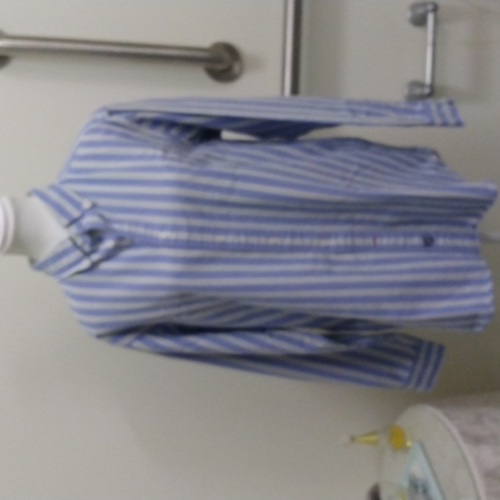 Oxford type blue with thin green and white stripes. Large, EUCCremeus